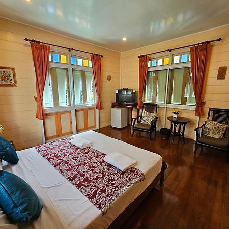 Samsen Sam Place Банкок Екстериор снимка