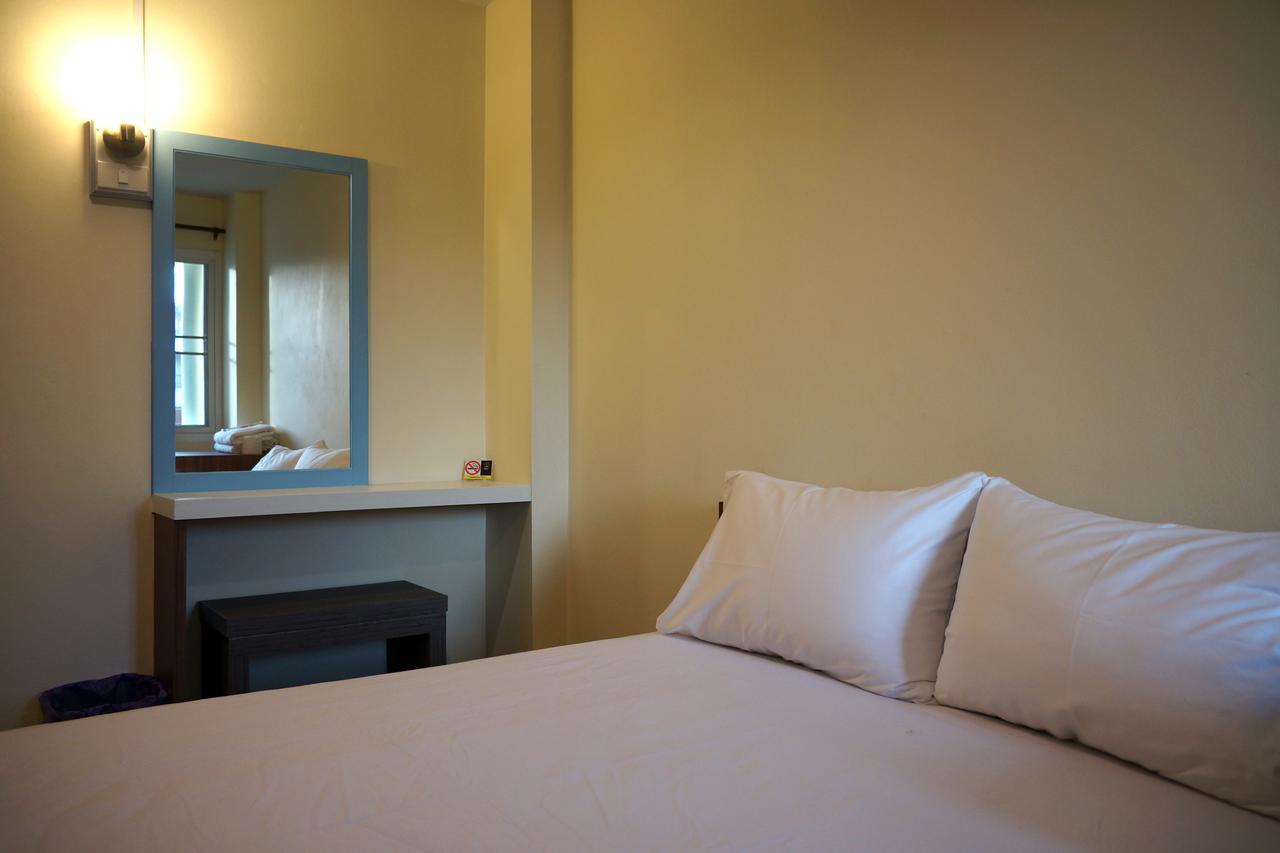 Samsen Sam Place Банкок Екстериор снимка